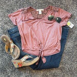 Elegant Lace Accent Blouse in Mauve